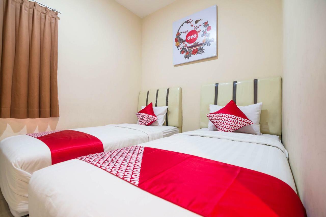 Sentosa Guest House Pontianak Exterior photo
