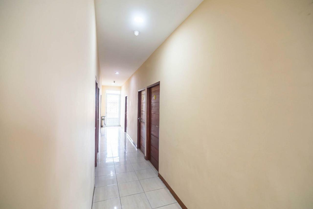 Sentosa Guest House Pontianak Exterior photo